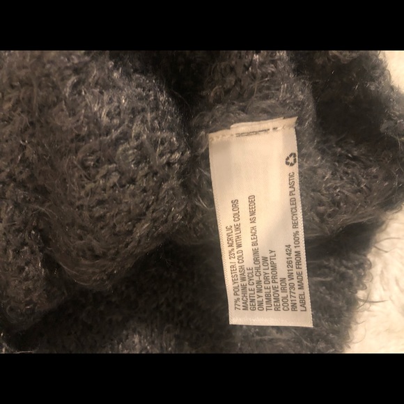 Fuzzy gray sweater - Picture 4 of 4